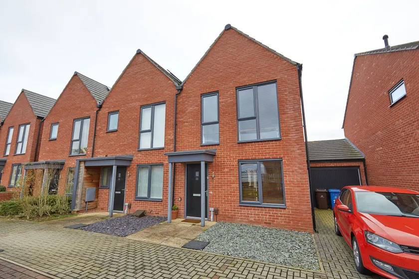Derby 2 Bed House 3 Min Walk to Hospital - Image 1