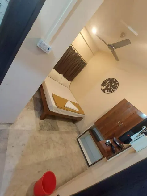 iROOMZ City Lite Lodge - Image 1