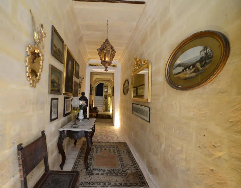 Paulos Valletta - Image 1