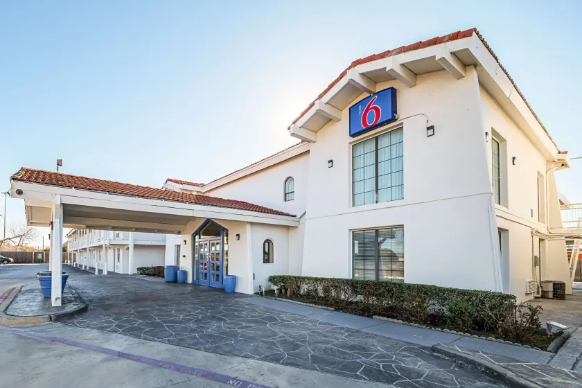 Motel 6-Grand Prairie, TX - Interstate 30 - Image 1