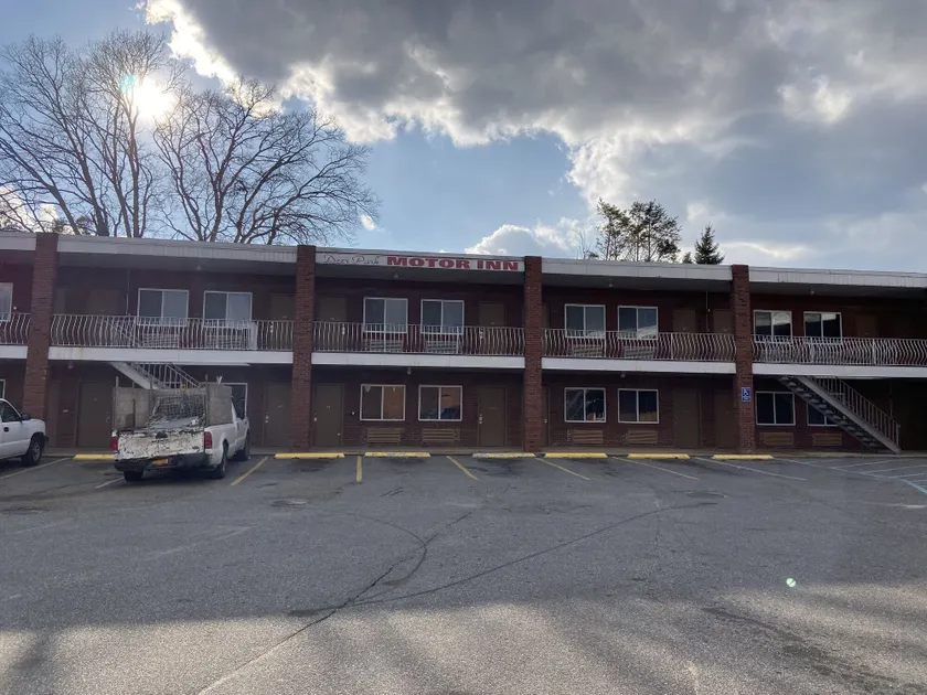 Deer Park Motor Inn - Image 1