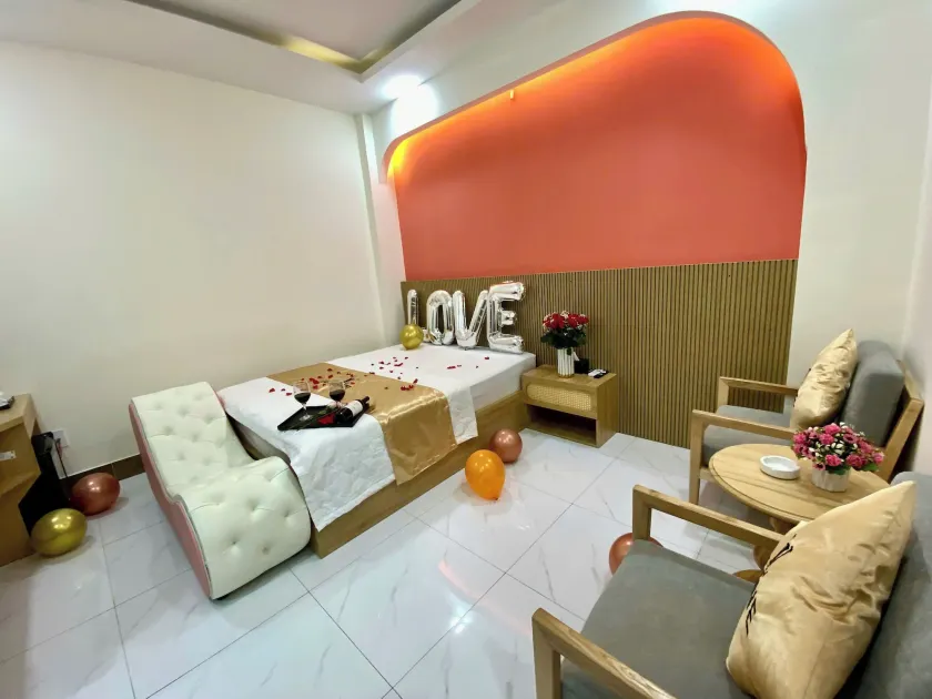 Love Luxury Hotel Vườn Lài - Image 1