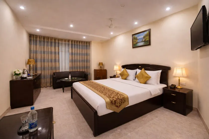 Hotel Kasa Stays Near Pacific Mall NSP Pitampura - Image 1