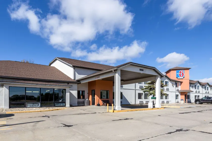 Motel 6-Waterloo, IA - Image 1