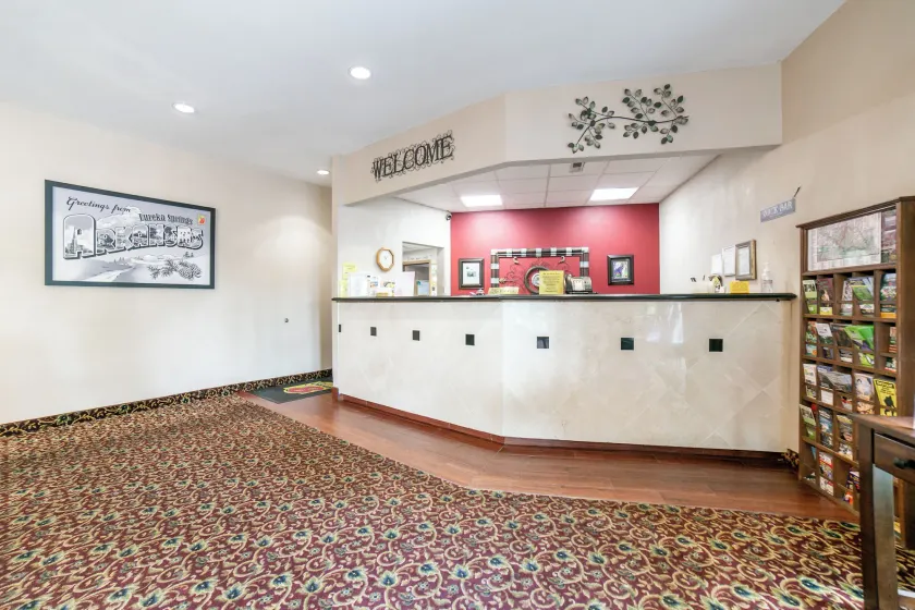 Eureka Springs indoor pool hotel - Lobby
