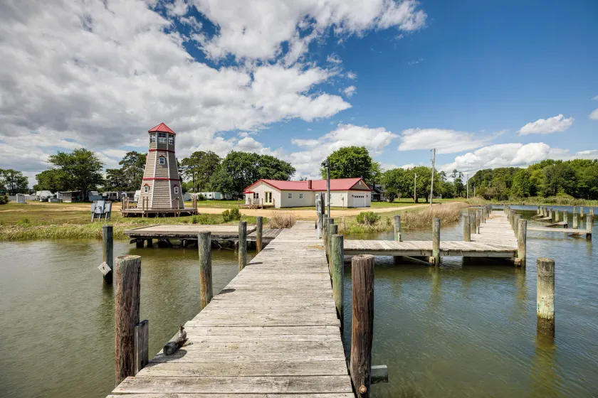 Dock Access: Waterfront Cottage in Avenue! - Image 1