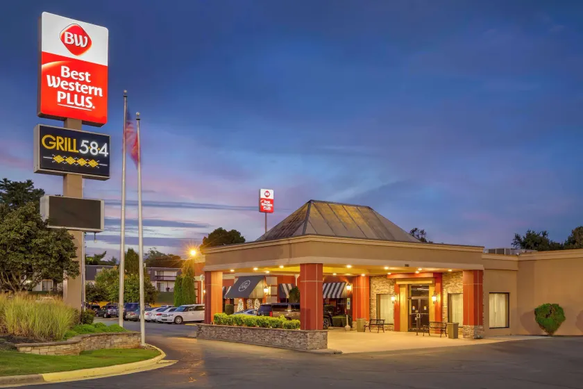 Best Western Plus Burlington - Image 1