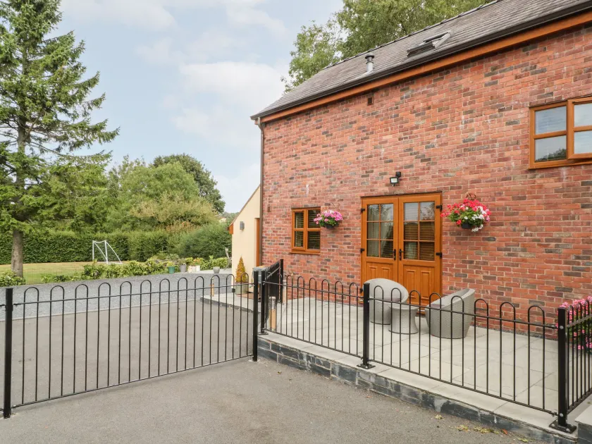 Ash Farm Cottage, CAERWYS - Image 1