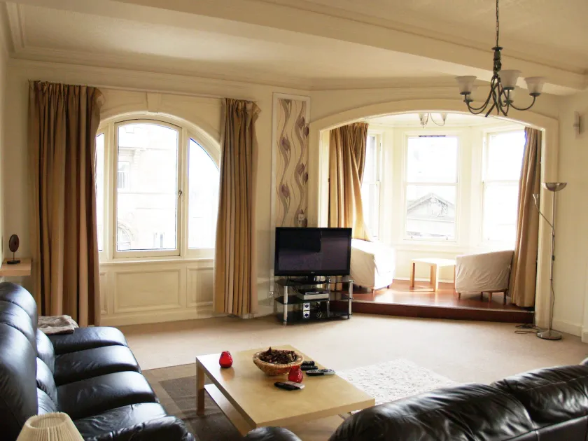 Royal Mile Mansions 2 Bedroom - Edinburgh City Centre - Image 1