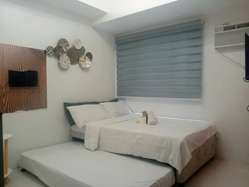 Cozy Condo near US EmbassyErmita Manila/ Roxas blvd/ Dolomite beach - Image 1