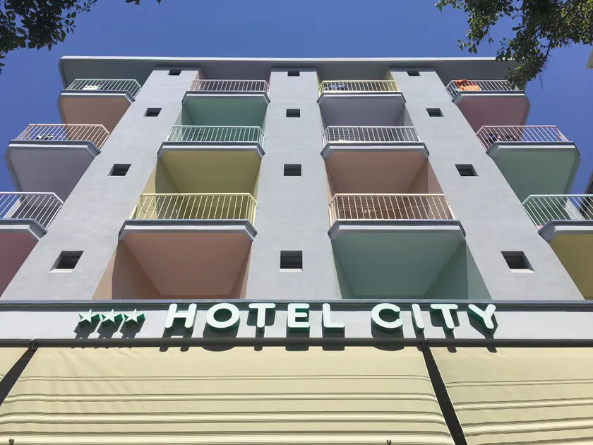 Hotel City - Image 1
