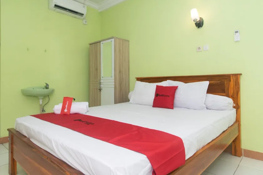 RedDoorz @ Frans Seda Kupang - Image 1