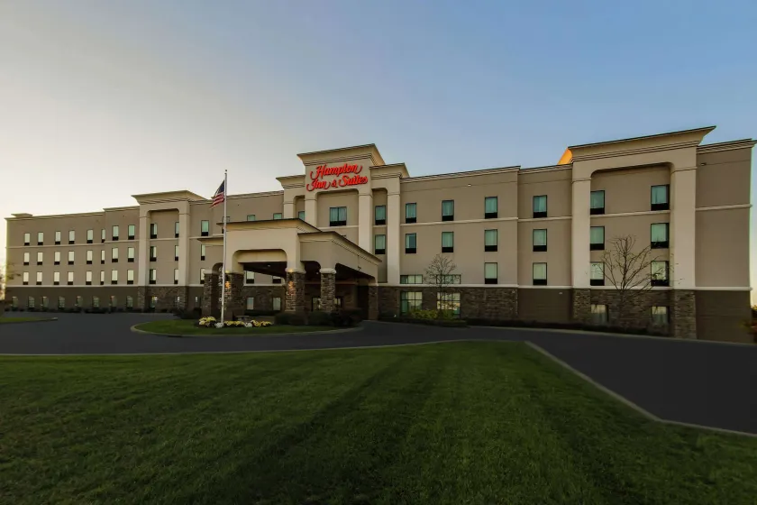 Hampton Inn & Suites Wheeling-The Highlands - Image 1