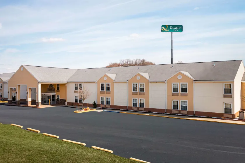 Quality Inn Fairmont - Image 1