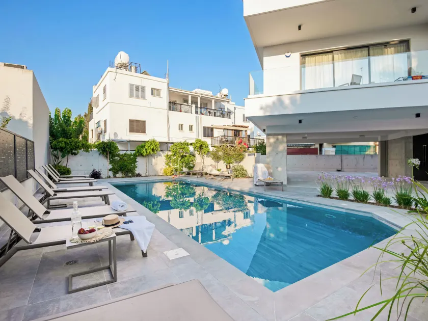 Olive Shared Pool Apartments - Image 1