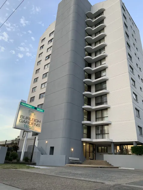 Burleigh Gardens North Hi-Rise Holiday Apartments - Image 1