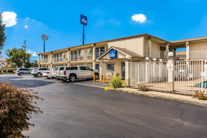 Americas Best Value Inn Bowling Green - Image 1