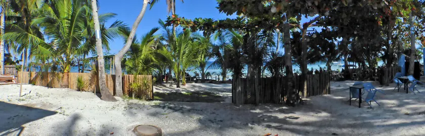 D & B BLUESTAR BEACH RESORT - Image 1