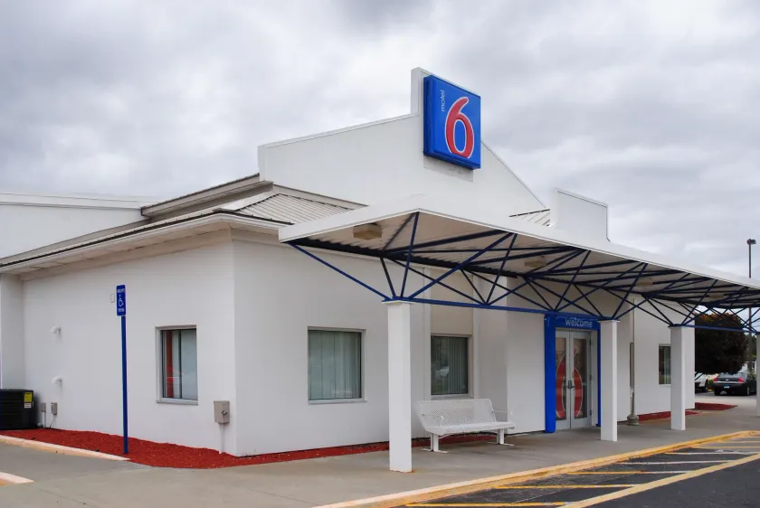 Motel 6-Seekonk, MA - Providence East - Image 1