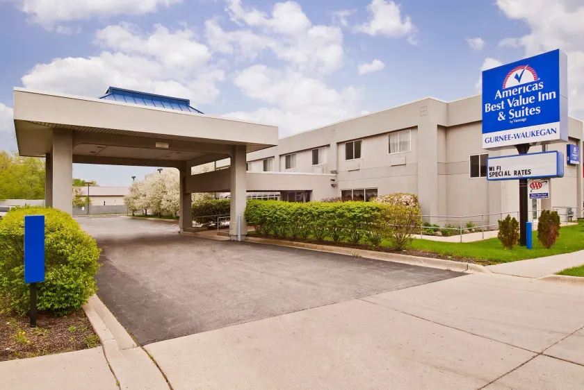 Americas Best Value Inn Waukegan - Image 1