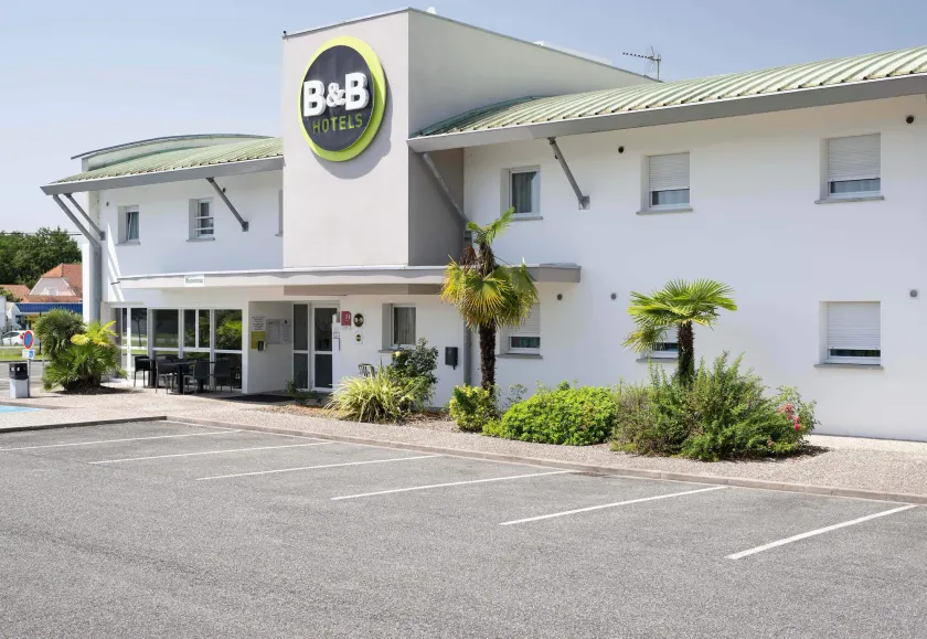 B&B HOTEL Pau Lescar - Image 1