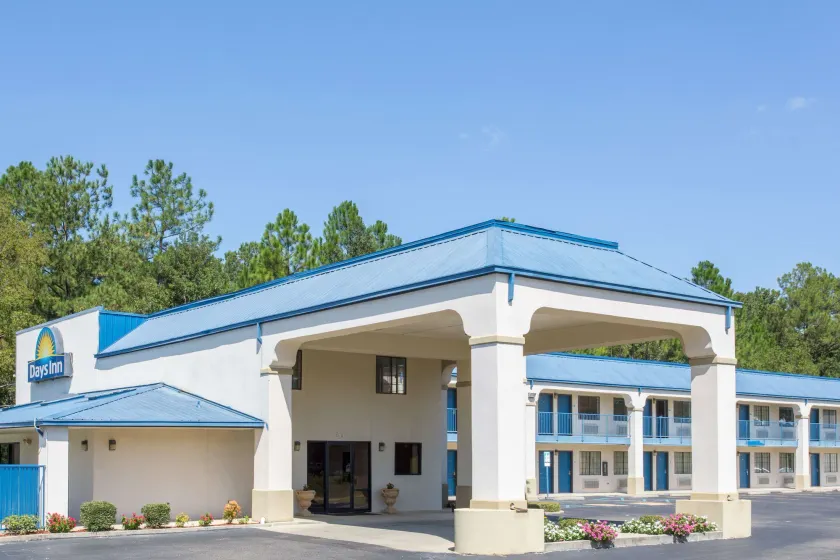Days Inn by Wyndham Picayune - Image 1