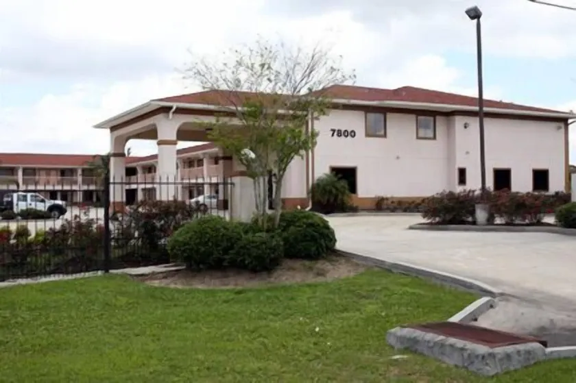 Express Inn & Suites Westwego - Image 1