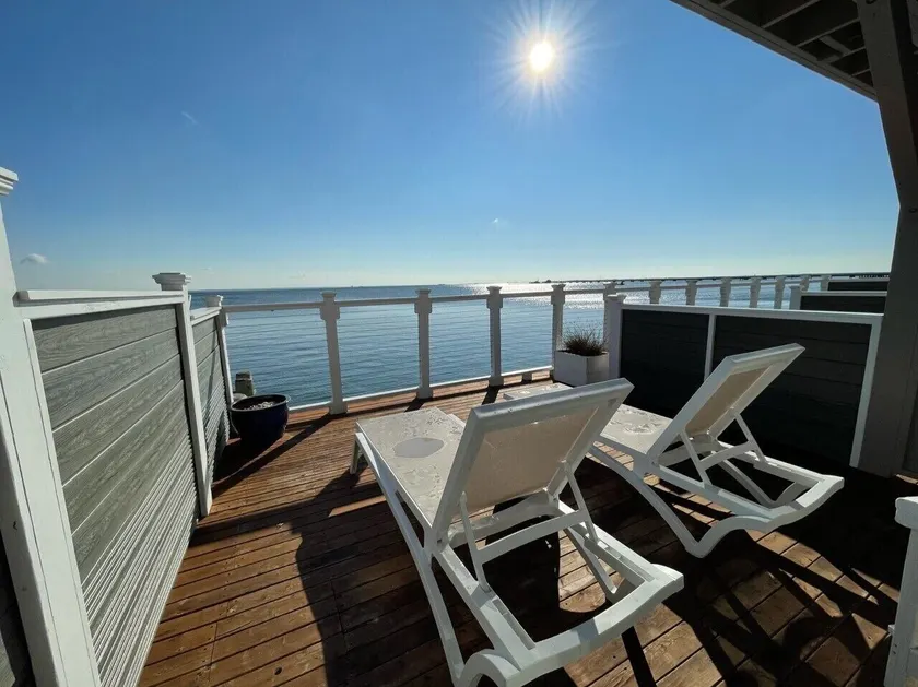 Dyer's Beach House - Image 1