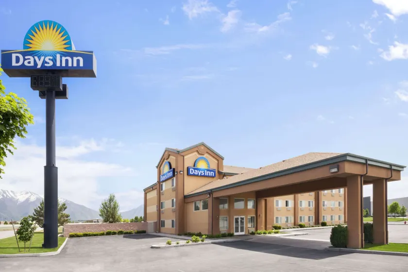 Days Inn by Wyndham Springville - Image 1