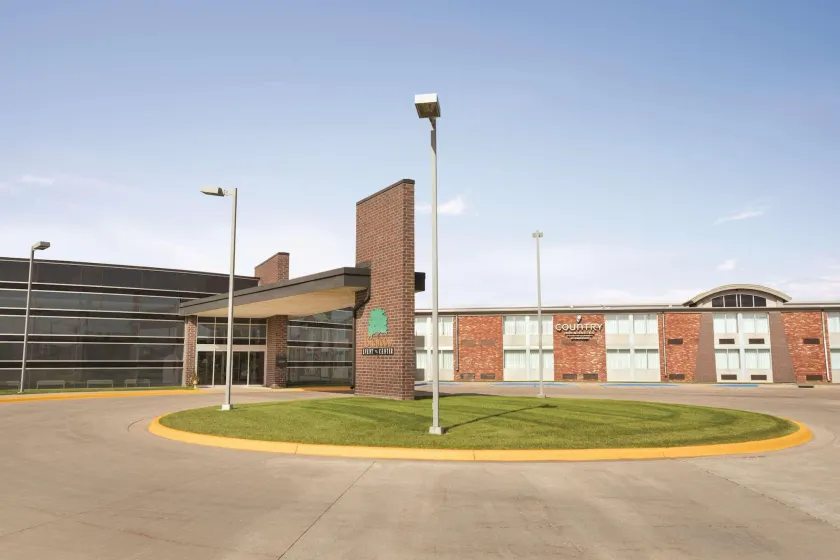 Country Inn & Suites by Radisson, Fergus Falls, MN - Image 1