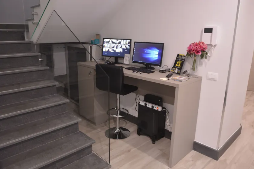 8room Hotel - Interior entrance