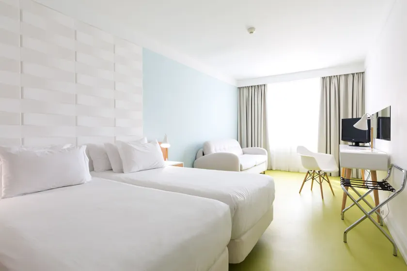 Legendary Porto Hotel - Image 1