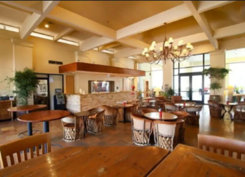 Ramada by Wyndham Tucson - Lobby