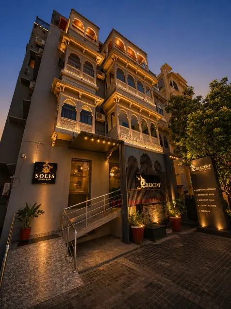 The Crescent Udaipur, Boutique Hotel Near Lake Pichola with Pool - Image 1