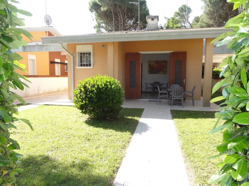 Apartamento vacacional con jardín y terraza - Image 1