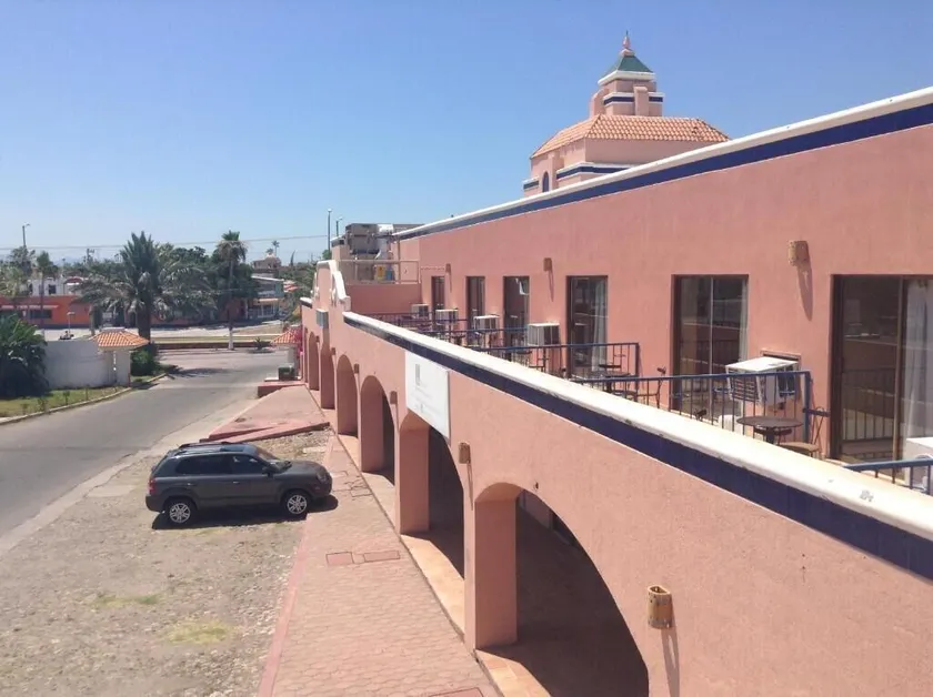 Los Jitos Hotel & Suites - Image 1