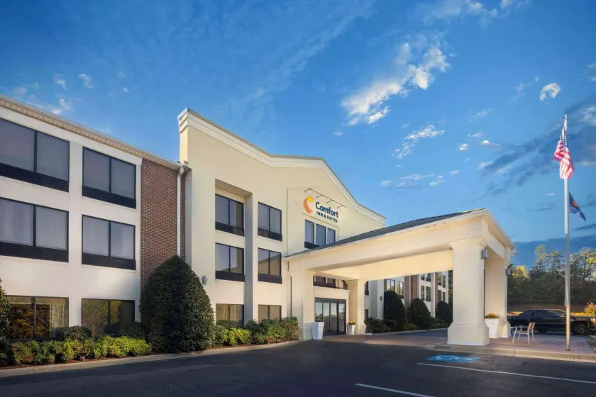 Comfort Inn & Suites Dahlonega University Area - Image 1