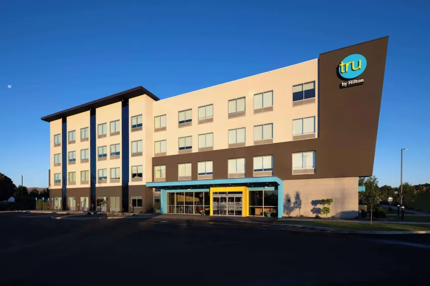 Tru By Hilton Yakima Airport - Image 1