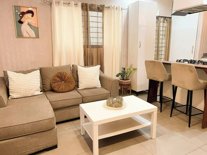 Colonial leyton apartment - Image 1