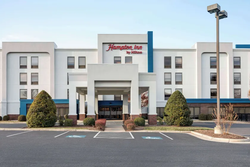 Hampton Inn Waynesboro/Stuarts Draft - Image 1
