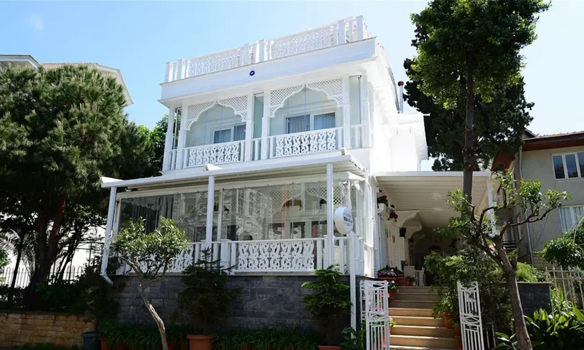 White Palace Otel - Image 1