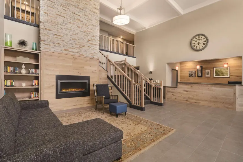 Country Inn & Suites by Radisson, Detroit Lakes, MN - Image 1