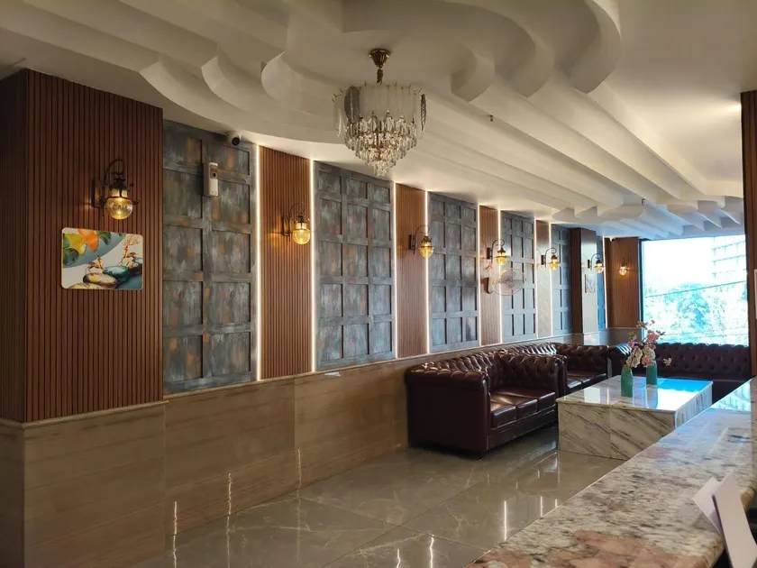 THE HIGH POINT INN & SUITE - Hall