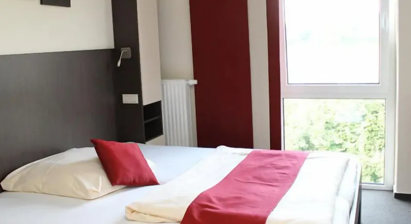 Arena Hotel - Image 1