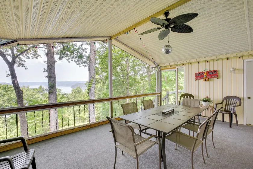 Bright Byrdstown Home w/ Views of Dale Hollow Lake - Image 1