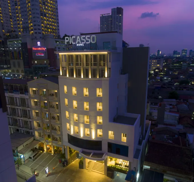 Grand Picasso Hotel - Image 1