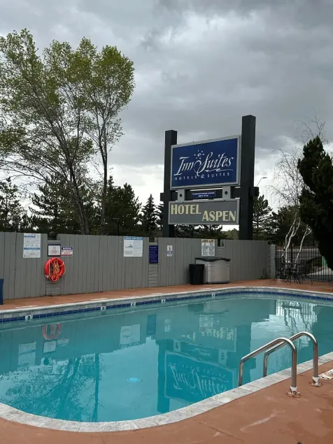 Hotel Aspen Flagstaff/ Grand Canyon InnSuites - Image 1