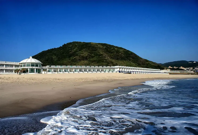 White House Hot Spring Beach Resort - Image 1