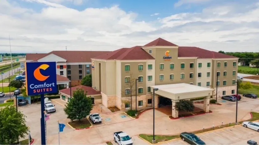 Comfort Suites Lawton Near Fort Sill - Image 1