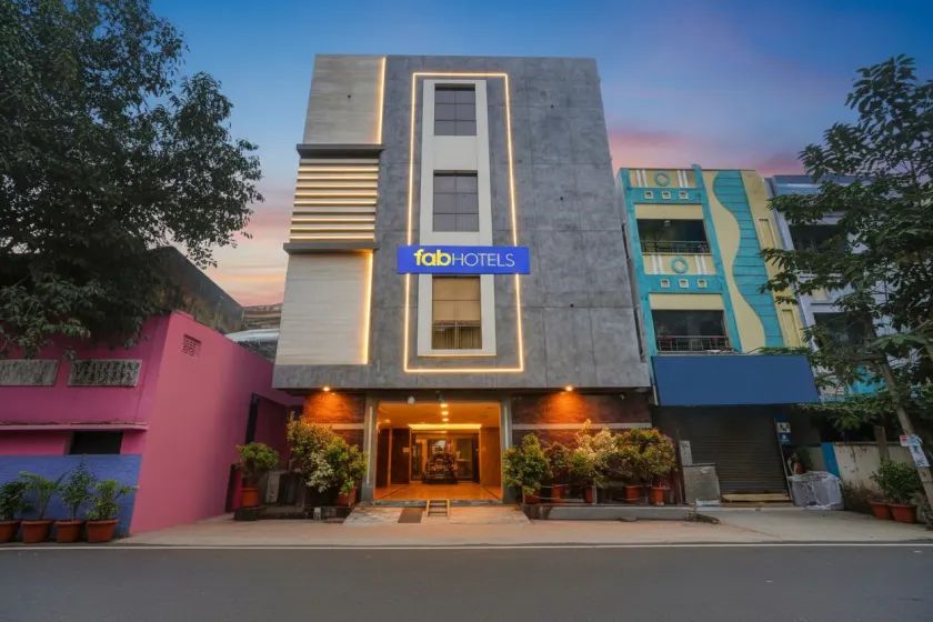 Monday Hotels Rajahmundry - Image 1